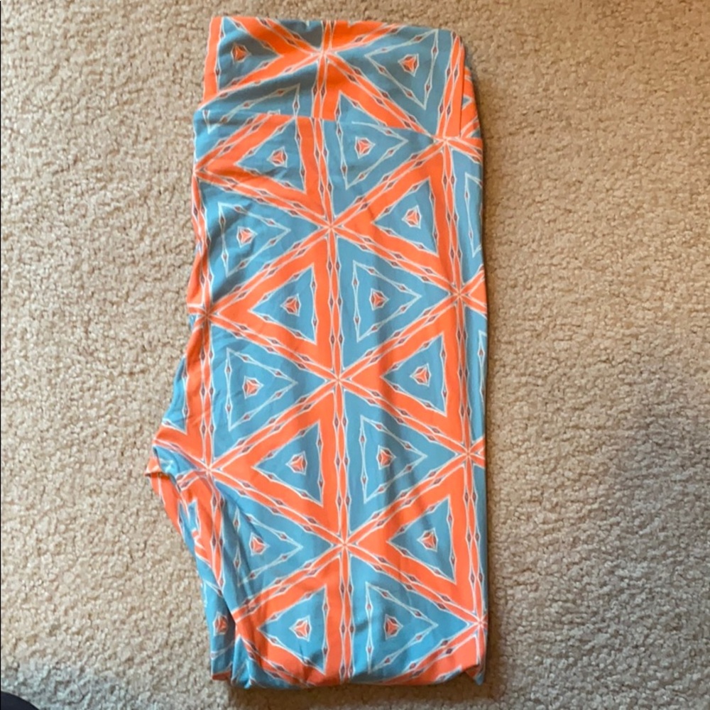 LuLaRoe Tall and Curvy Leggings